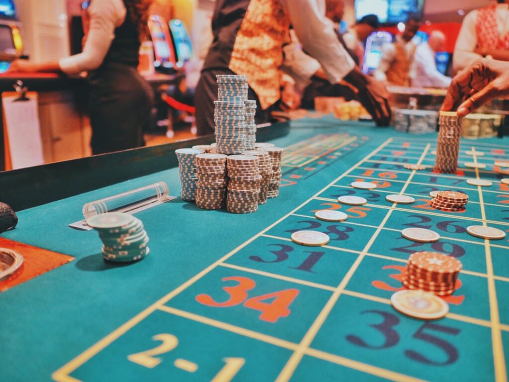 THE ROAD TO HIGH ROLLER: 3 CASINO TIPS TO IMPROVE YOUR ODDS