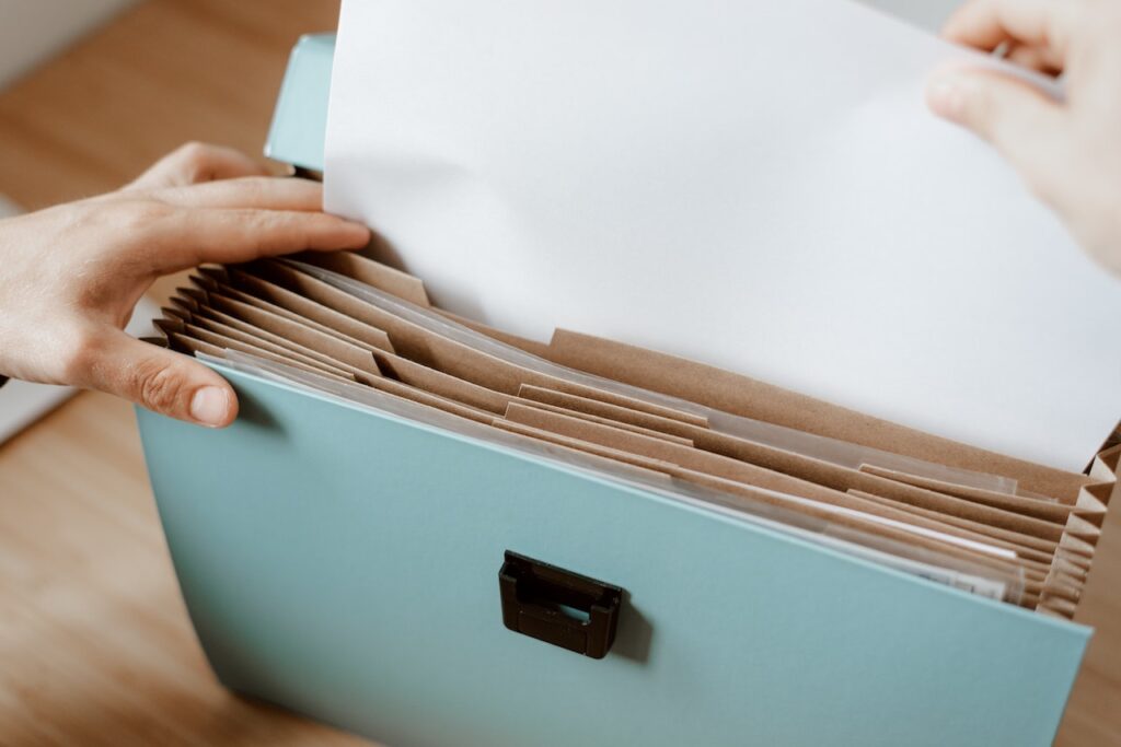 5 ACCESSORIES YOU NEED FOR AN IMPORTANT DOCUMENT ORGANIZER