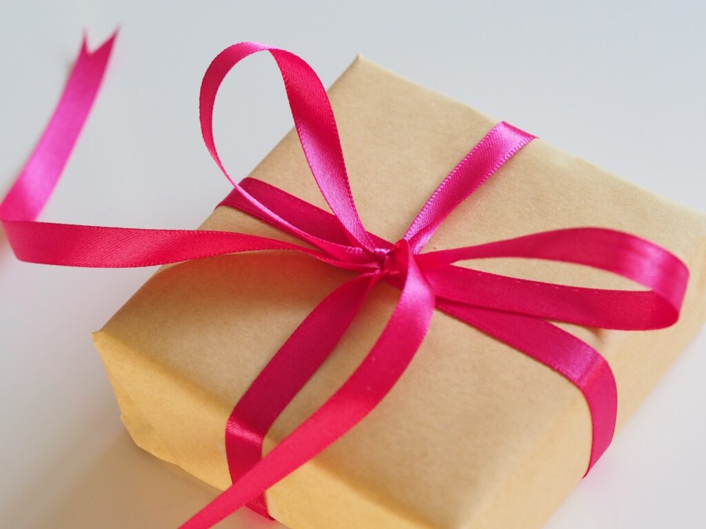 HOW TO MAKE YOUR OWN GIFT BOX AT HOME