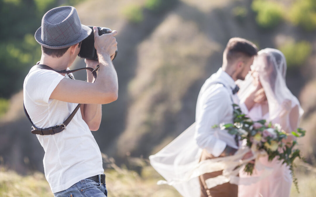 3 Creative Ideas to Make Your Wedding Photos More Fun