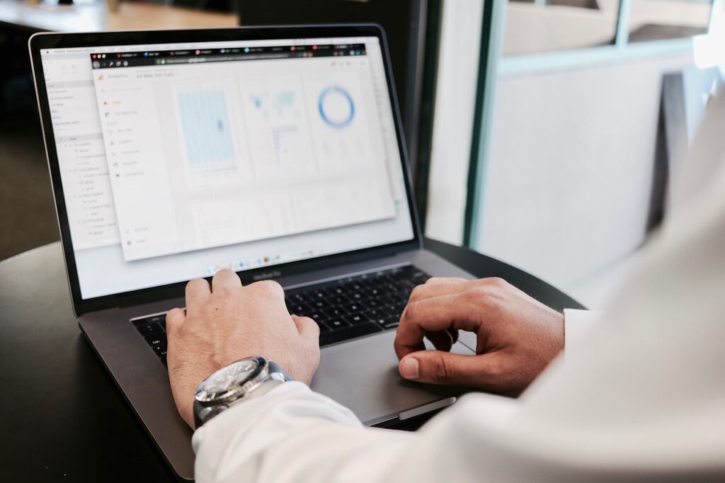 Maximizing Accuracy: How AI is Reshaping Manual Data Entry Practices